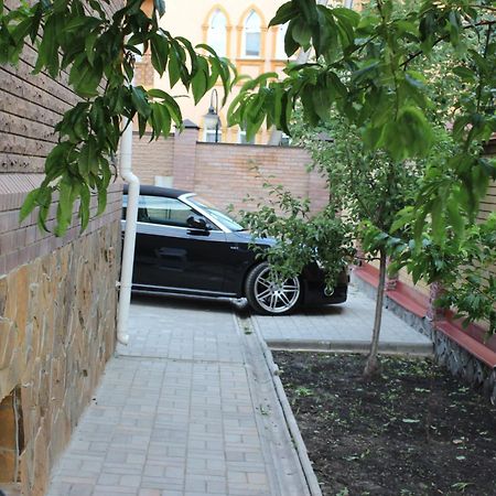 Barin House Hotell Sumy Exteriör bild