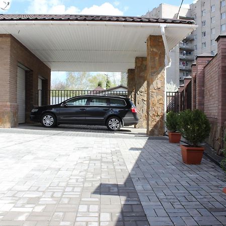 Barin House Hotell Sumy Exteriör bild