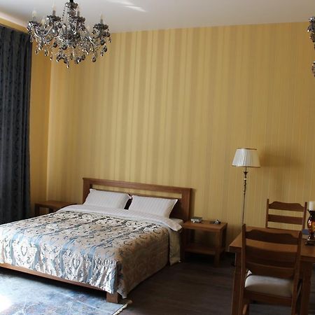 Barin House Hotell Sumy Exteriör bild