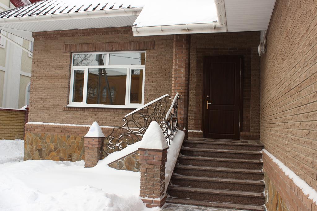 Barin House Hotell Sumy Exteriör bild