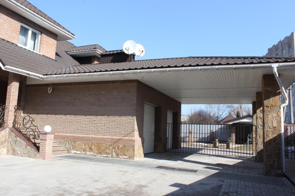 Barin House Hotell Sumy Exteriör bild
