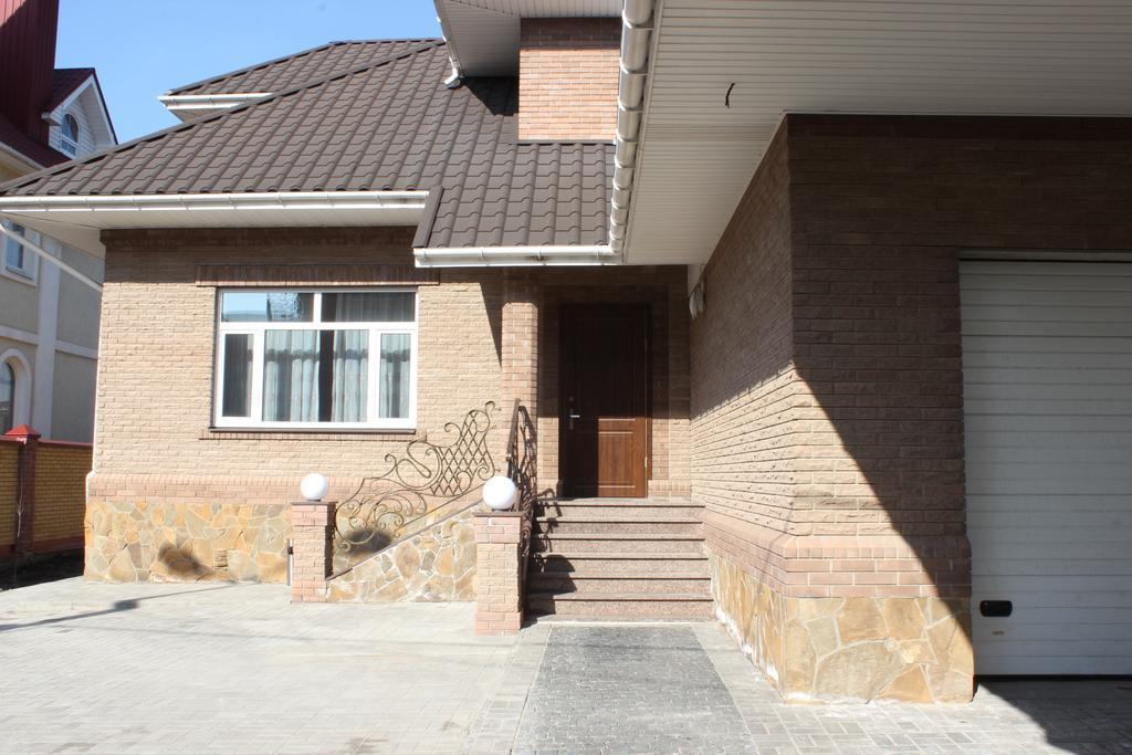 Barin House Hotell Sumy Exteriör bild