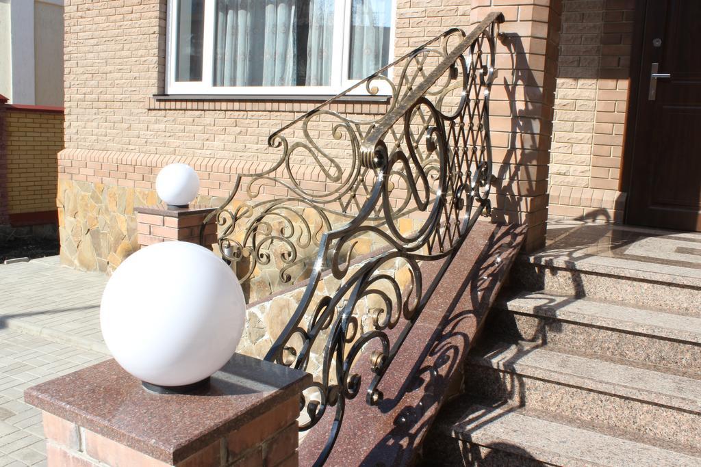 Barin House Hotell Sumy Exteriör bild