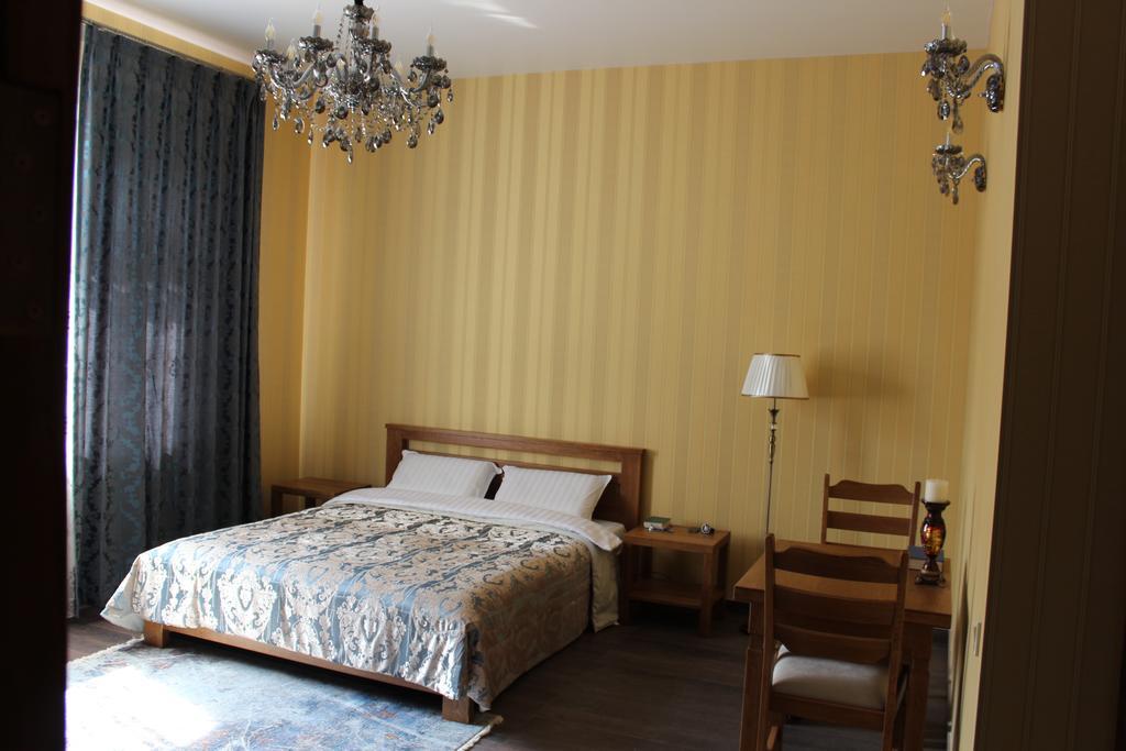 Barin House Hotell Sumy Exteriör bild