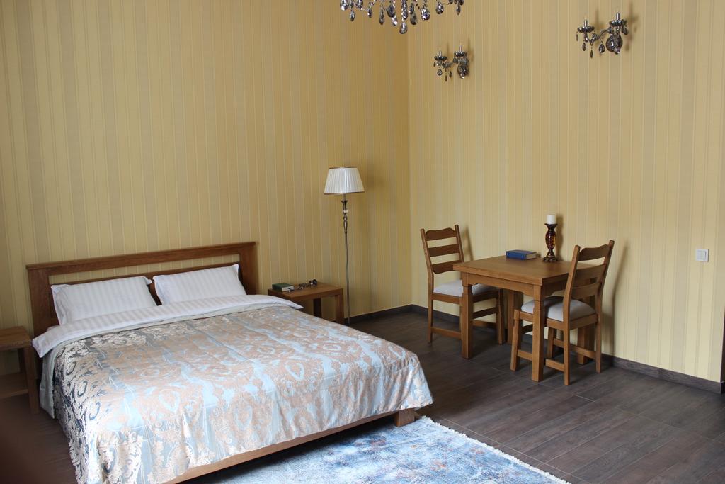 Barin House Hotell Sumy Exteriör bild