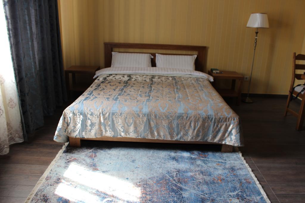 Barin House Hotell Sumy Exteriör bild