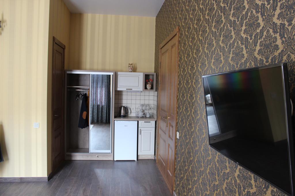Barin House Hotell Sumy Exteriör bild