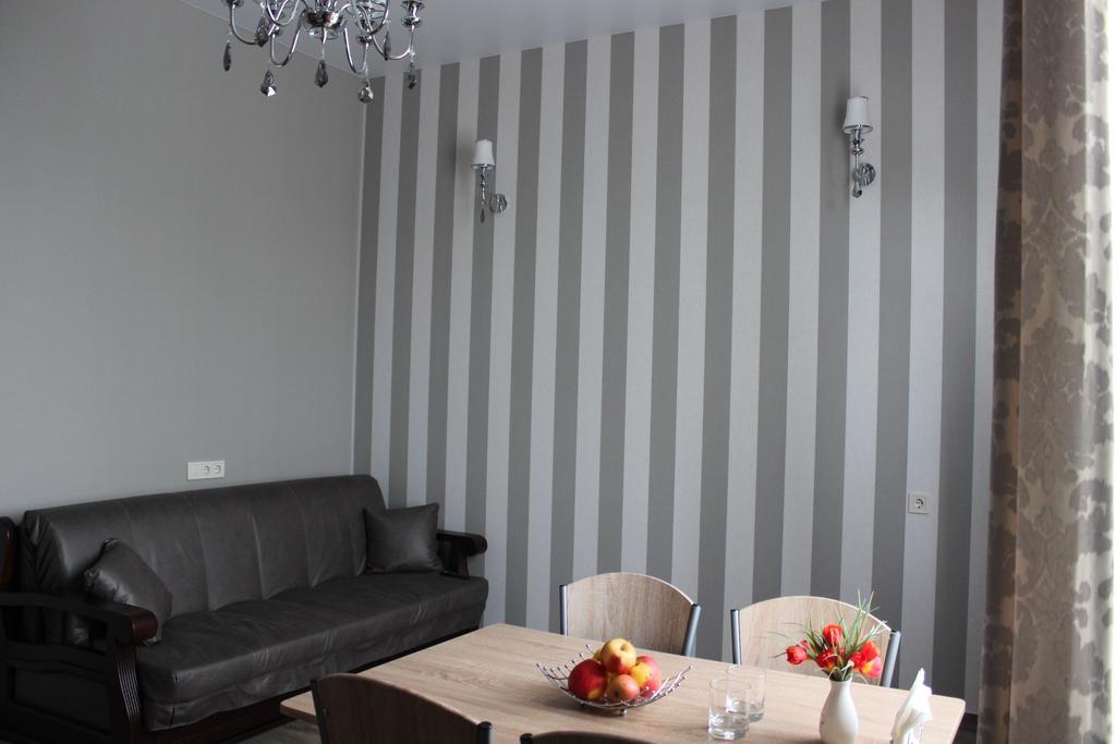 Barin House Hotell Sumy Exteriör bild