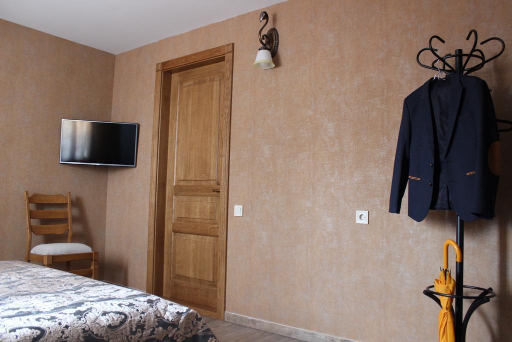Barin House Hotell Sumy Exteriör bild