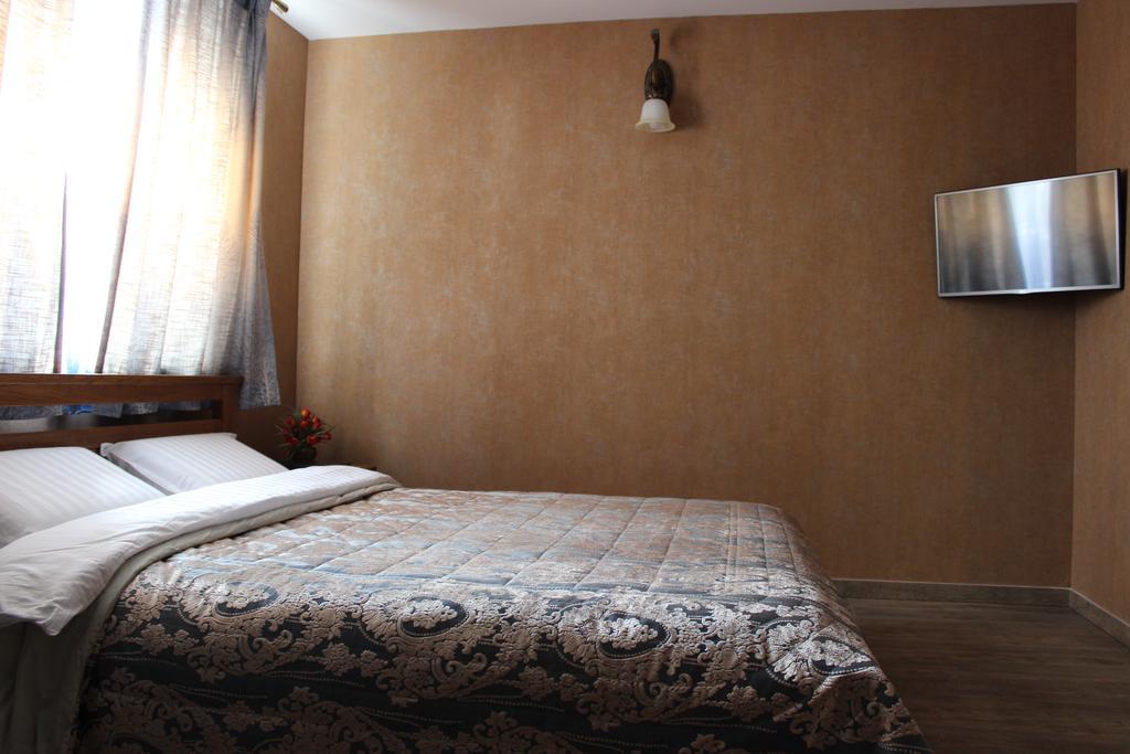 Barin House Hotell Sumy Exteriör bild