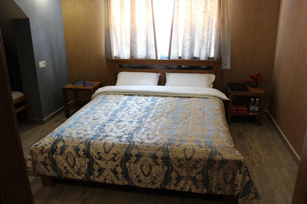 Barin House Hotell Sumy Exteriör bild