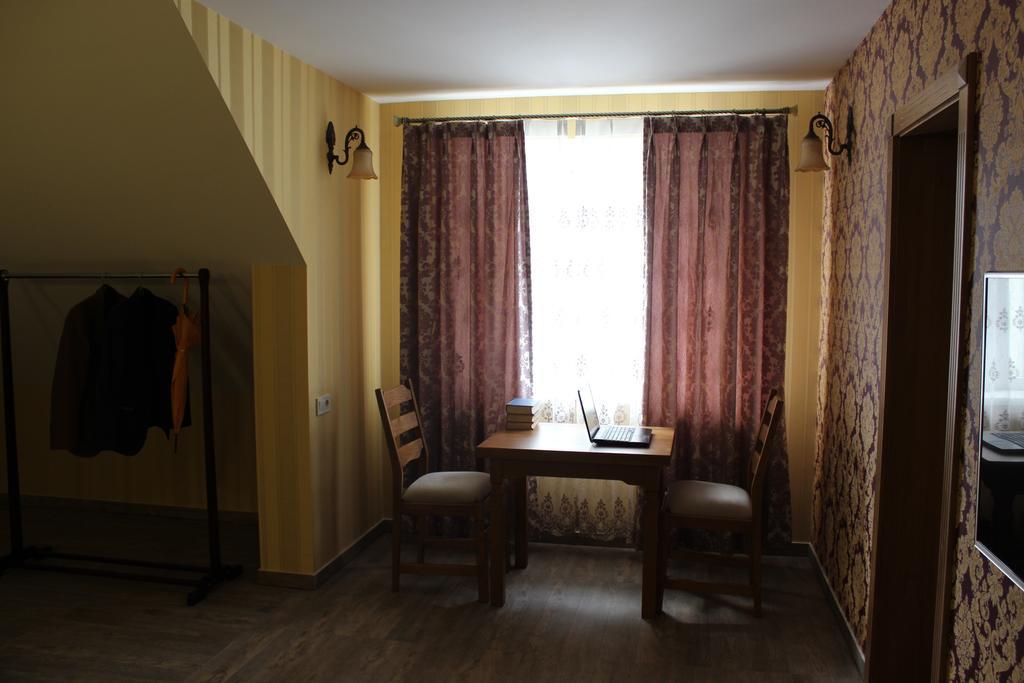 Barin House Hotell Sumy Exteriör bild