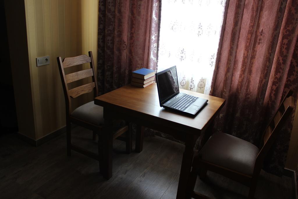 Barin House Hotell Sumy Exteriör bild