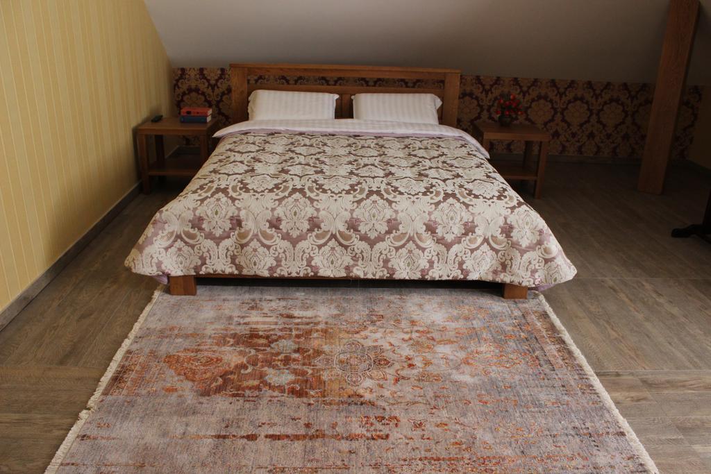 Barin House Hotell Sumy Exteriör bild