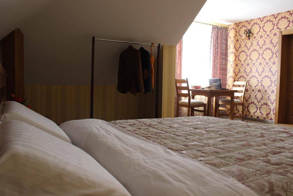 Barin House Hotell Sumy Exteriör bild