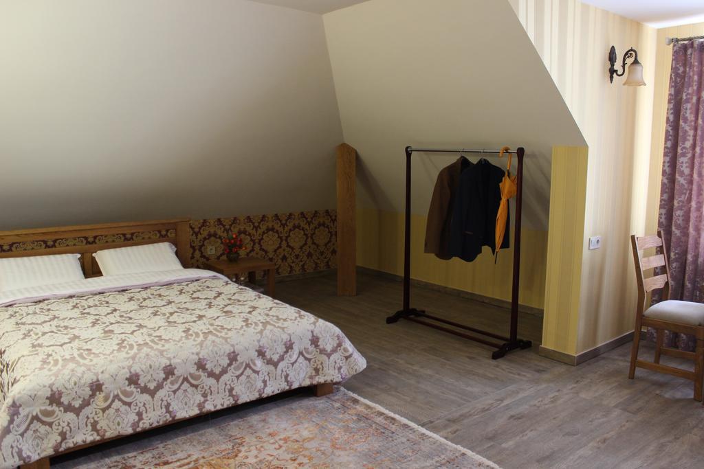 Barin House Hotell Sumy Exteriör bild