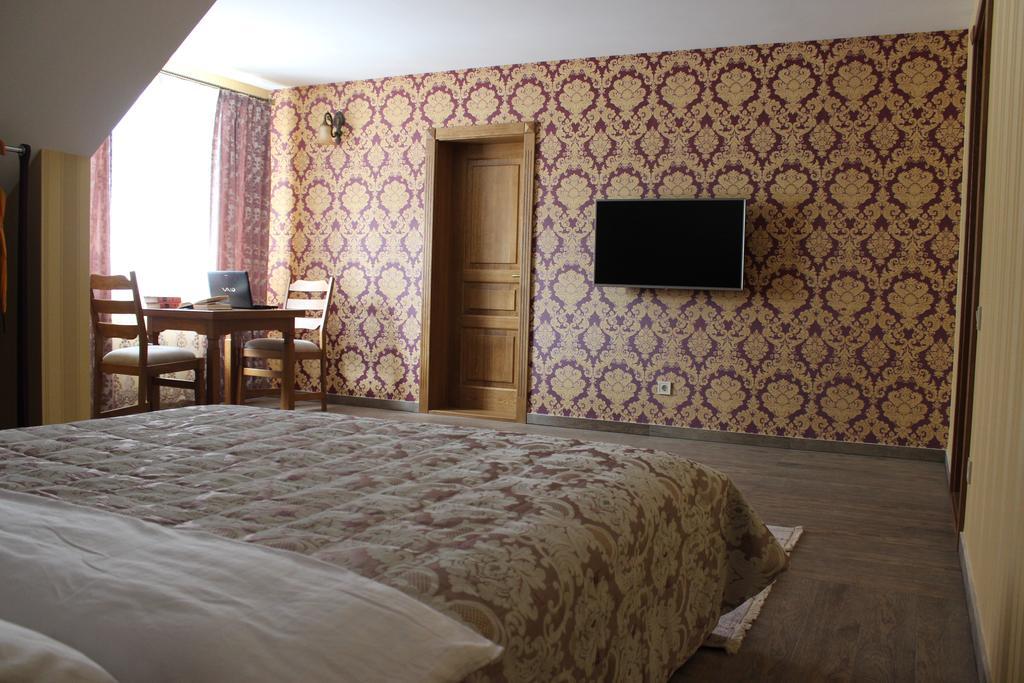 Barin House Hotell Sumy Exteriör bild
