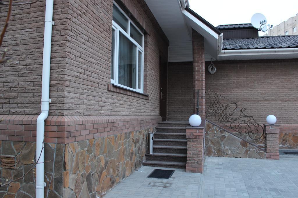 Barin House Hotell Sumy Exteriör bild