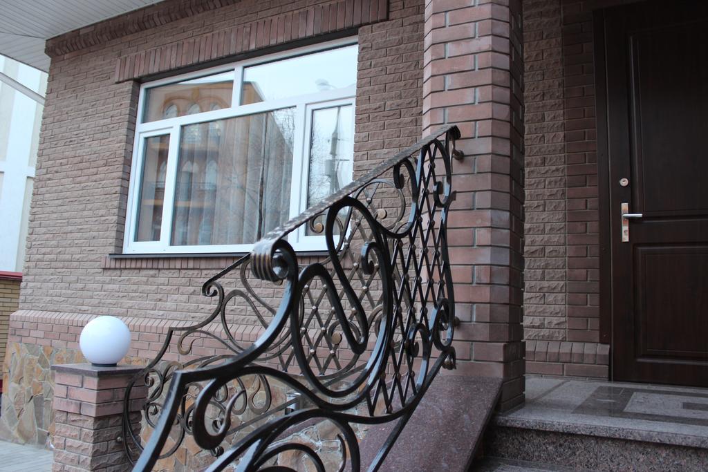 Barin House Hotell Sumy Exteriör bild