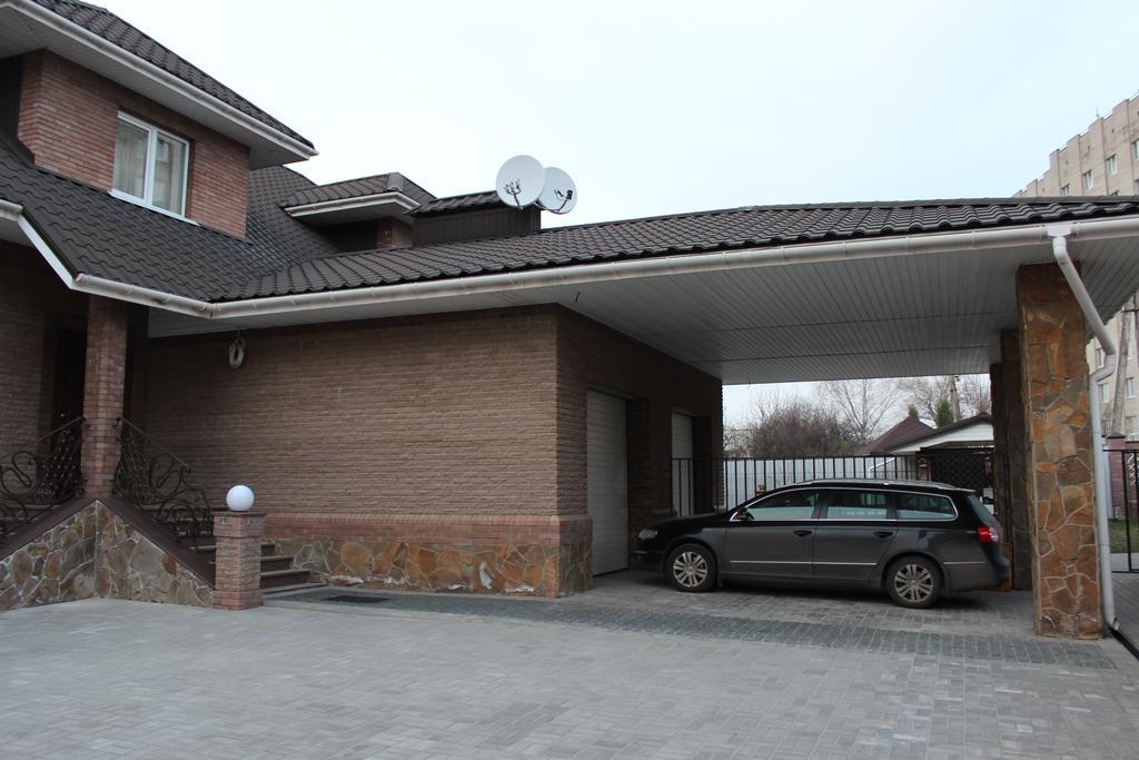 Barin House Hotell Sumy Exteriör bild