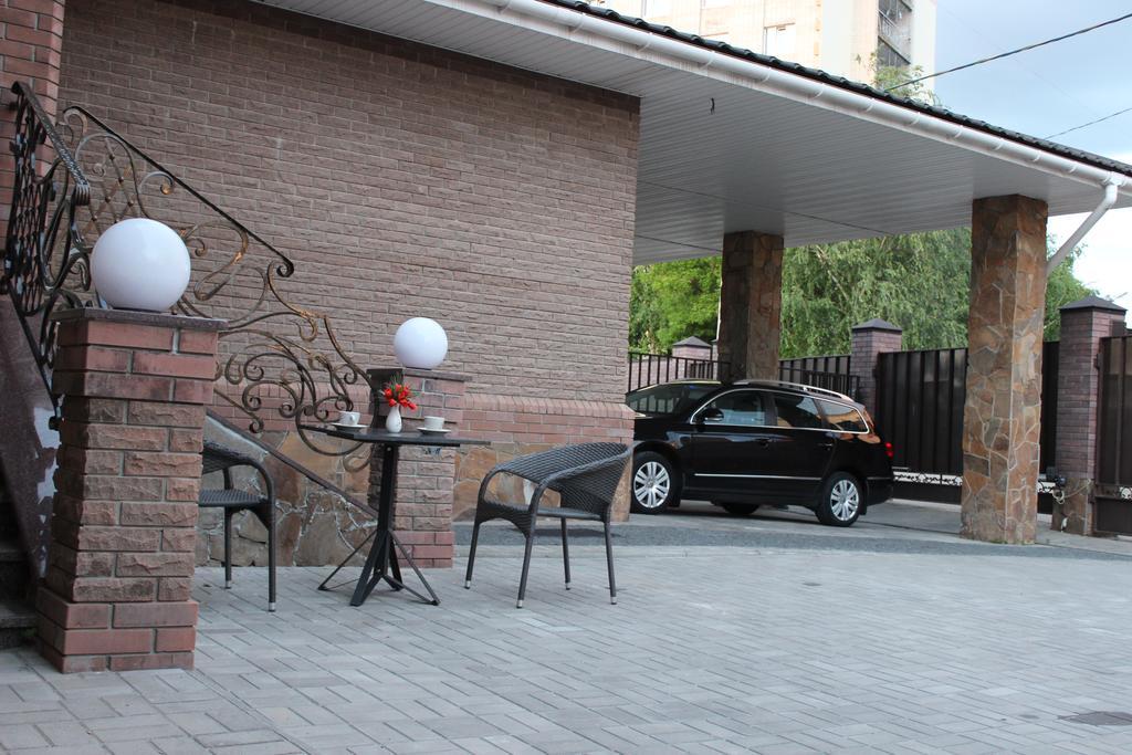 Barin House Hotell Sumy Exteriör bild