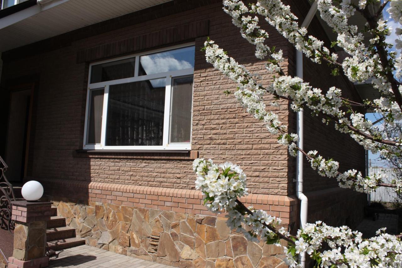 Barin House Hotell Sumy Exteriör bild